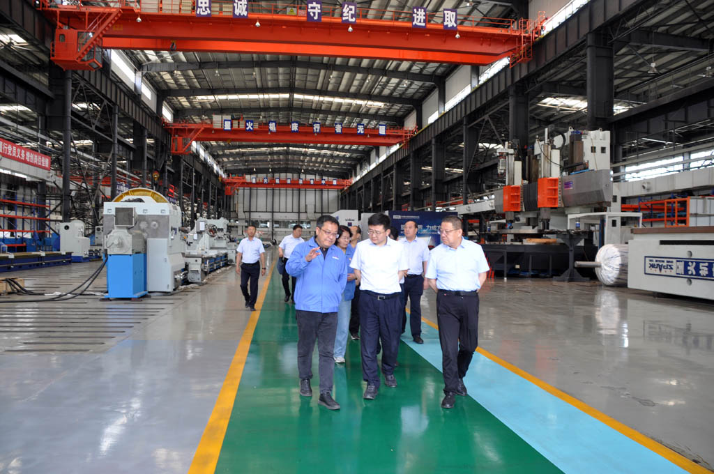 省農(nóng)信聯(lián)社副主任王小軍一行來(lái)星火數(shù)控公司調(diào)研