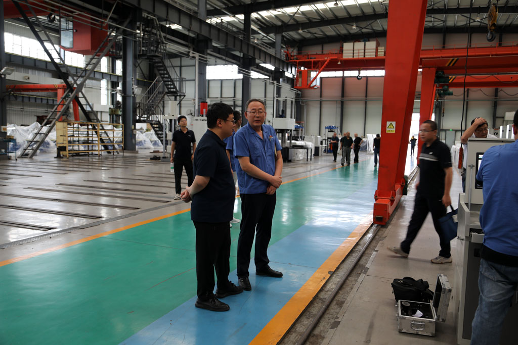 全國力值重力計(jì)量技術(shù)委員會專家蒞臨紅山公司參觀交流 全國力值重力計(jì)量技術(shù)委員會專家蒞臨紅山公司參觀交流