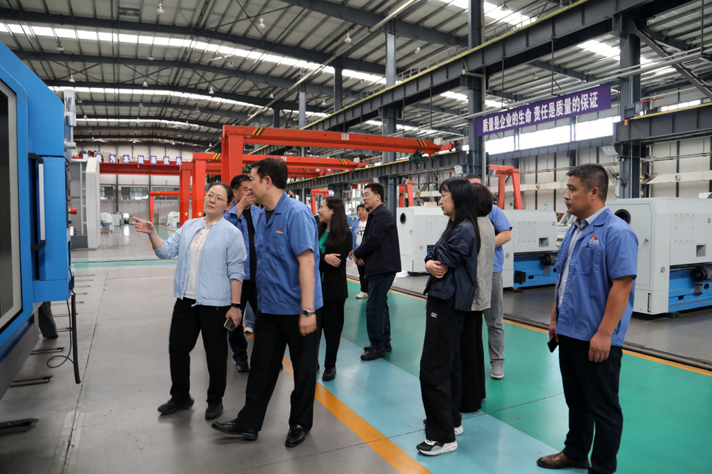 省科技廳廳長閔蘋一行調(diào)研星火數(shù)控公司 省科技廳廳長閔蘋一行調(diào)研星火數(shù)控公司