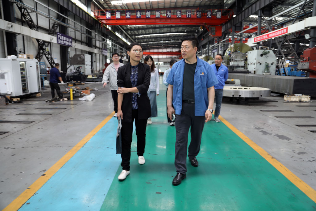 省工信廳石化研究所領(lǐng)導來星火數(shù)控公司調(diào)研“三化”改造工作