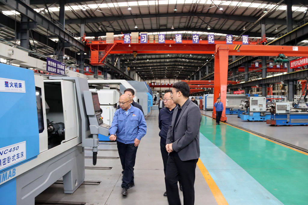 定西市工信局領(lǐng)導(dǎo)一行蒞臨星火數(shù)控公司考察調(diào)研